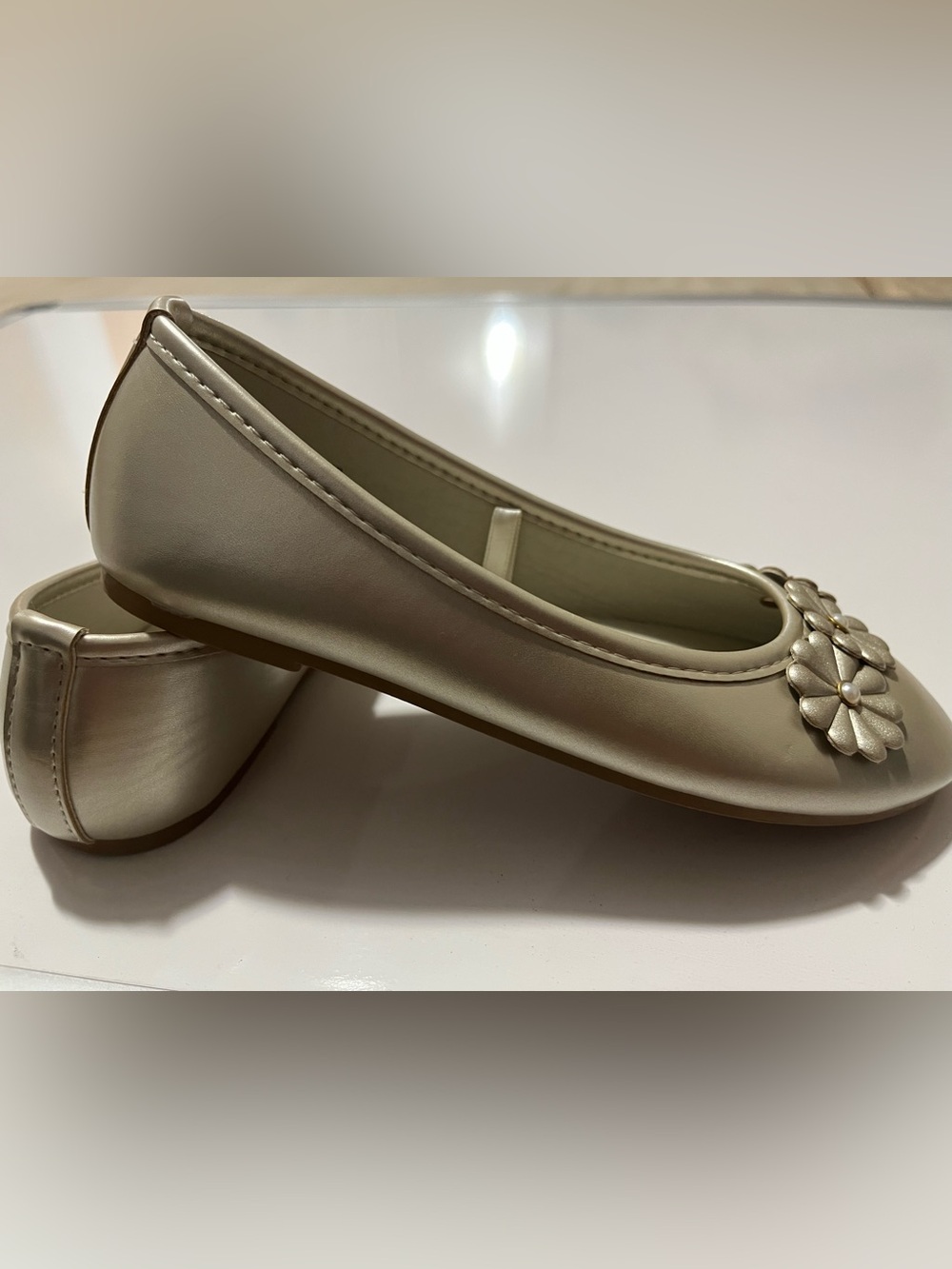 BCBG Girls Taisy Ballet Flat Shoes
Size 13M Metallic Champagne Gold